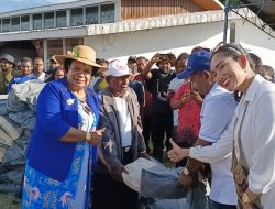 Yunus Wonda Bantu 2000 Sak Semen Untuk Gereja Baptis dan Gereja Katolik