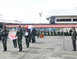 Kasrem 172/PWY Pimpin Pengantaran Jenazah Secara Militer Personel Yonif 711