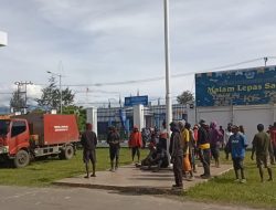 Puluhan Pekerja Pengangkut Sampah di Wamena Gelar Aksi Demo