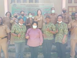Distrik Wesaput Juara Satu Lomba Buat Kue Dari Bahan Lokal