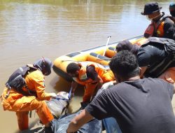 SAR Wamena Evakuasi Jenasah di Sungai Balim