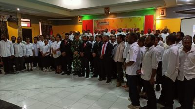 Bawaslu Lantik 120 Panwas Distrik