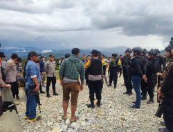 Polres Jayawijaya Halau Dua Kelompok Masyarakat Yang Bertikai di Kampung Ilekma