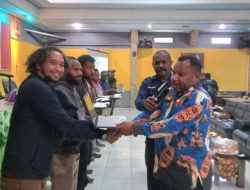 Kominfo Bantu Laptop Kepada Basis Komunitas di Wamena