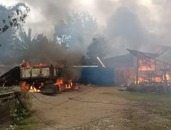 Sinakma Rusuh, Kios dan Rumah Hangus Terbakar
