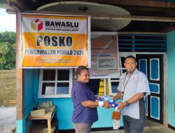 Meski Masih Terkendala Anggaran, Bawaslu Supiori Tetap Turun Lapangan Bagi-bagi ATK di Semua Distrik