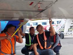 Polisi Gelar Olah TKP Terhadap Pesawat Trigana Air Yang Ditembaki OTK