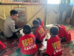 Polisi Bripda Eko, Menghidupkan Semangat Belajar Anak Putus Sekolah di Intan Jaya  