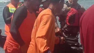 Tenggelam di Laut Holtekamp Selama Beberapa Jam, Tim SAR Gabungan Temukan 2 Warga Dalam Kondisi Meninggal