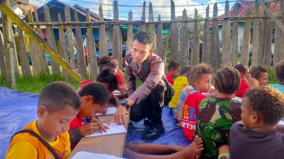 Kemampuan Literasi 31 Anak Putus Sekolah di Pegunungan Bintang Meningkat Berkat Program Si-Ipar 