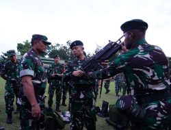 Pangdam XVII/Cenderawasih Pimpin Pemeriksaan Kesiapan Tugas Operasi Yonif RK 751/VJS