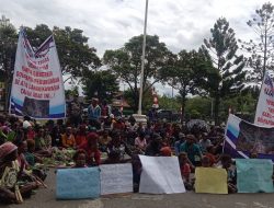 Masyarakat Gelar Demo di DPRD Jayawijaya, Tolak Bangun Kantor Gubernur Diatas Tanah Wouma