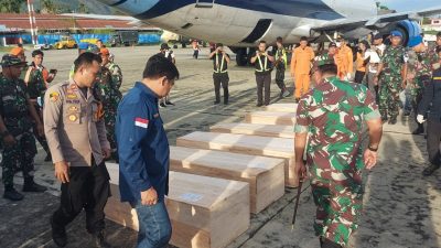 Tim DVI Polda Papua Identifikasi Jenazah Korban Jatuhnya Pesawat Sam Air PK – SMW