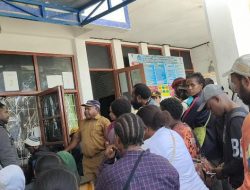 Aksi Protes OAP, Diduga Pelayanan Dukcapil Wamena Lebih Prioritas Non OAP, Warga Protes