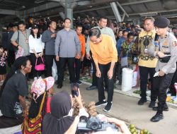 Presiden Joko Widodo Sambangi Pasar Pharaa Sentani