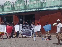 Solidaritas Mahasiswa Gelar Aksi Demo di Pasar Potikelek Wamen, Tolak Lokasi Kantor Gubernur Di Wouma