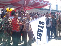 PJ Gubernur Papua Pegunungan Lepas Bendera Karnaval Budaya di Wamena