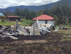 Polisi Olah TKP Kasus Penembakan dan Kebakaran Dua Rumah di Puncak