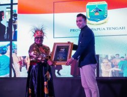 Pj Gubernur Papua Tengah Raih Penghargaan Wanita Insipiratif Indonesia2023, Dari Seven Media Asia