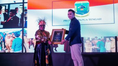 Pj Gubernur Papua Tengah Raih Penghargaan Wanita Insipiratif Indonesia2023, Dari Seven Media Asia