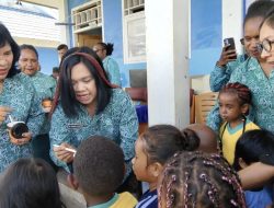 Ketua TP PKK Provinsi Papua Pegunungan Kunjungi Anak-Anak PAUD Mamberamo Tengah