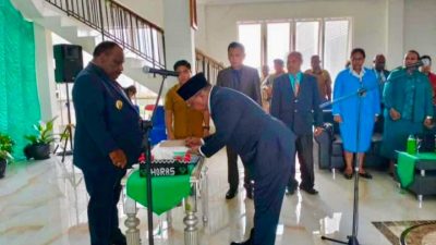 Bupati Didimus Lantik Redison Manurung Sebagai Sekda Defintif Yahukimo