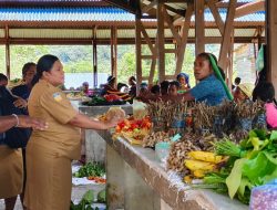 Pantau Harga Kebutuhan Pokok, Disperindag Mamteng Datangi Pasar Broges