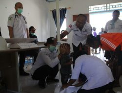 Penjabat Bupati Manogar Sirait, SIP Memantau Posyandu Gimbis Distrik Kobakma