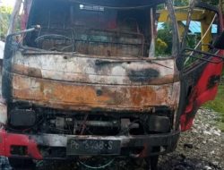 Dua Ekskavator dan Dua Truk Proyek Dibakar OTK di Yapen