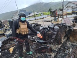 Aparat Gabungan TNI-Polri Gelar Olah TKP di Lokasi Pembakaran Kios dan Sekolah di Paniai