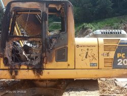 Alat Berat Milik Perusahaan Gunung Selatan di Kampung Galunggama Intan Jaya Dibakar, Diduga Oleh KKB