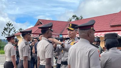 Kapolri Ganjar Penghargaan Kepada Personel Polda Papua Atas Prestasi Lumpuhkan KKB Tahun 2023 Lalu
