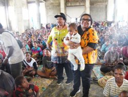 Cinta dari Pengungsian: Pj Gubernur Papua Tengah Angkat Bayi Pengungsi Menjadi Putrinya
