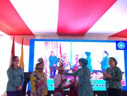 Ketua TP-PKK Pusat Kunjungi Anak-Anak di Kwamki Narama