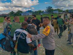 Satgas Ops Damai Cartenz-2024 dan TNI-Polri Berhasil Evakuasi 13 Masyarakat dari Distrik Alama ke Timika
