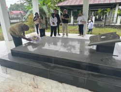 Maximus Tipagau Ziarah ke Makam Klemen Tinal: Menghargai Warisan Pembangunan dan Menegaskan Komitmen untuk Mimika