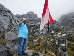Maximus Tipagau Gelar Upacara HUT Kemerdekaan RI ke-79 di Puncak Cartenz