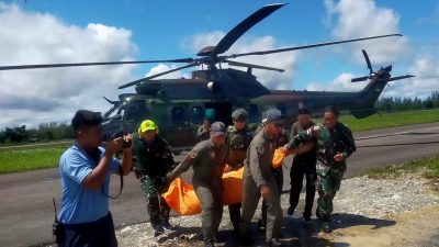 Satgas TNI Berhasil Evakuasi Jenazah Pilot Glen Malcolm Conning dan 13 Warga Sipil Dari Distrik Alama Pasca Insiden Penembakan