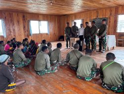 Salurkan Berkat, Satgas TNI Berikan Bantuan Speaker Ke Gereja Nume