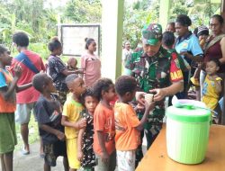 Peduli Kesehatan Balita, Koramil Mapurujaya Bantu Posyandu Sembari Pemberian Makanan Tambahan