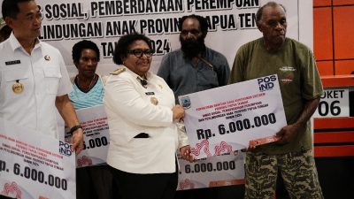 Ribka Haluk Serahkan Bantuan Tunai untuk Penanganan Kemiskinan Ekstrem di Mimika: Dorong Pemberdayaan Masyarakat Papua