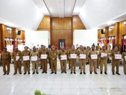 Pj Gubernur Papua Tengah Anwar Damanik Serahkan Dokumen Perubahan APBD 2024, Dorong SKPD untuk Percepatan dan Akuntabilitas Anggaran