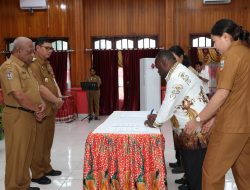 Pemprov Papua Tengah Teken NPHD Pemberian Hibah ke Lembaga Pendidikan dan Sosial