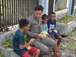 Satgas Damai Cartenz Bagikan Susu untuk Dukung Tumbuh Kembang Anak-Anak Papua