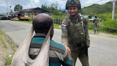 Ops Damai Cartenz-2025 Perkuat Keamanan dan Kedekatan dengan Warga di Oksibil