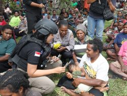 Operasi Damai Cartenz 2025 Gelar Bakti Sosial untuk Pengungsi di Puncak Jaya dengan Pendekatan Humanis