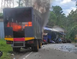 Aksi Unjuk Rasa Mahasiswa Uncen Berujung Ricuh, Satu Truk Polisi Dibakar dan Empat Personel Terluka