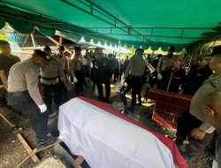 Kapolresta Jayapura Kota Pimpin Upacara Pemakaman Aiptu Philipus H. Indrajanto Porat