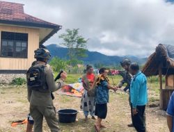 Satgas Damai Cartenz-2025 Bangun Kepercayaan Warga Okpol Lewat Patroli Dialogis