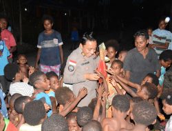 Satgas Damai Cartenz Dekati Warga Mimika Lewat Kegiatan Humanis
